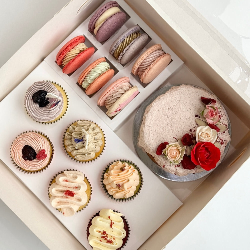 PLUM CAKE ALL-TREATS-BOX INCLUDES MINI CAKE, MACARONS AND CUPCAKES