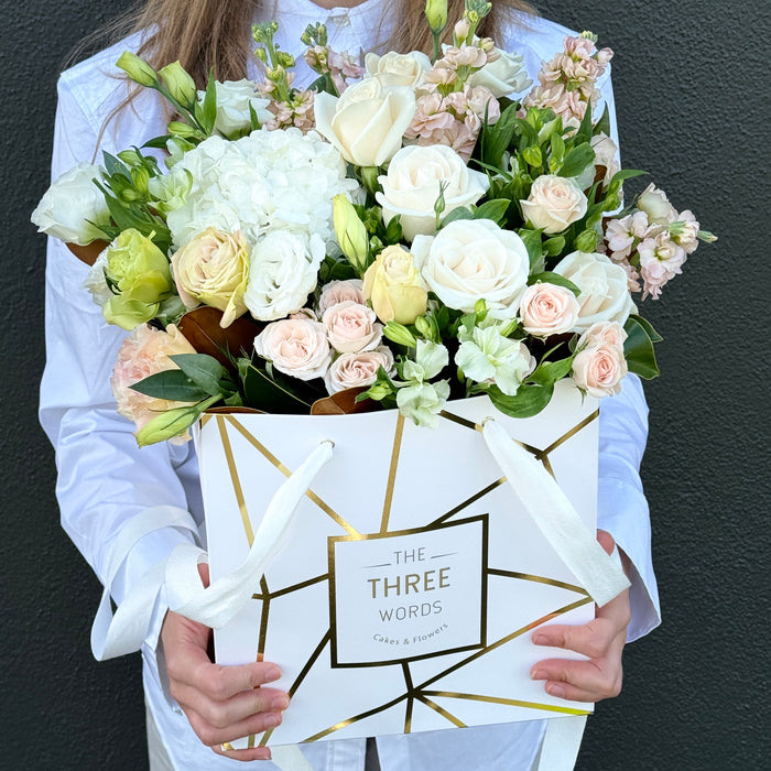 [TODAY] FLORISTS DESIGN FLOWERS IN LUXE BAG